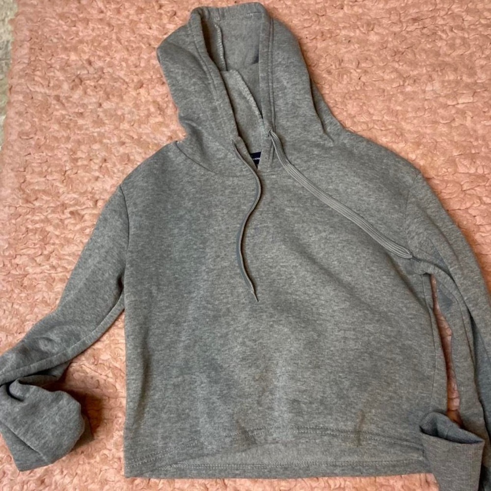 Cropped grey hoodie